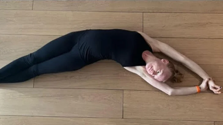 Banana Pose (Bananasana)